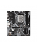 ASRock B650M-H/M.2+ Processor family AMD Processor socket AM5 DDR5 Supported hard disk drive interfaces SATA, M.2 Number of SATA connectors 4